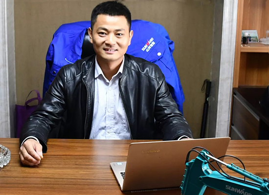 人生浮沉如夢(mèng)，攜手山河勇攀事業(yè)巔峰