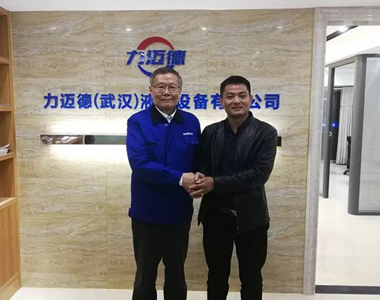 人生浮沉如夢(mèng)，攜手山河勇攀事業(yè)巔峰