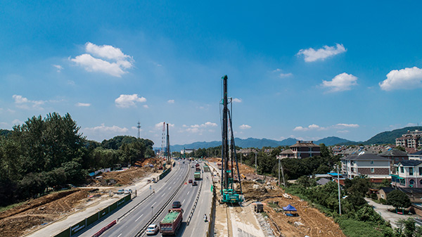 山河智能挖掘機(jī)，一臺(tái)頂幾臺(tái)！