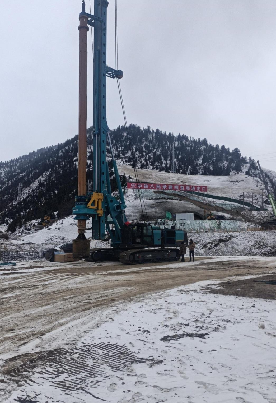 決戰(zhàn)“世界之巔”！山河智能旋挖鉆機(jī)實(shí)力助建川藏鐵路