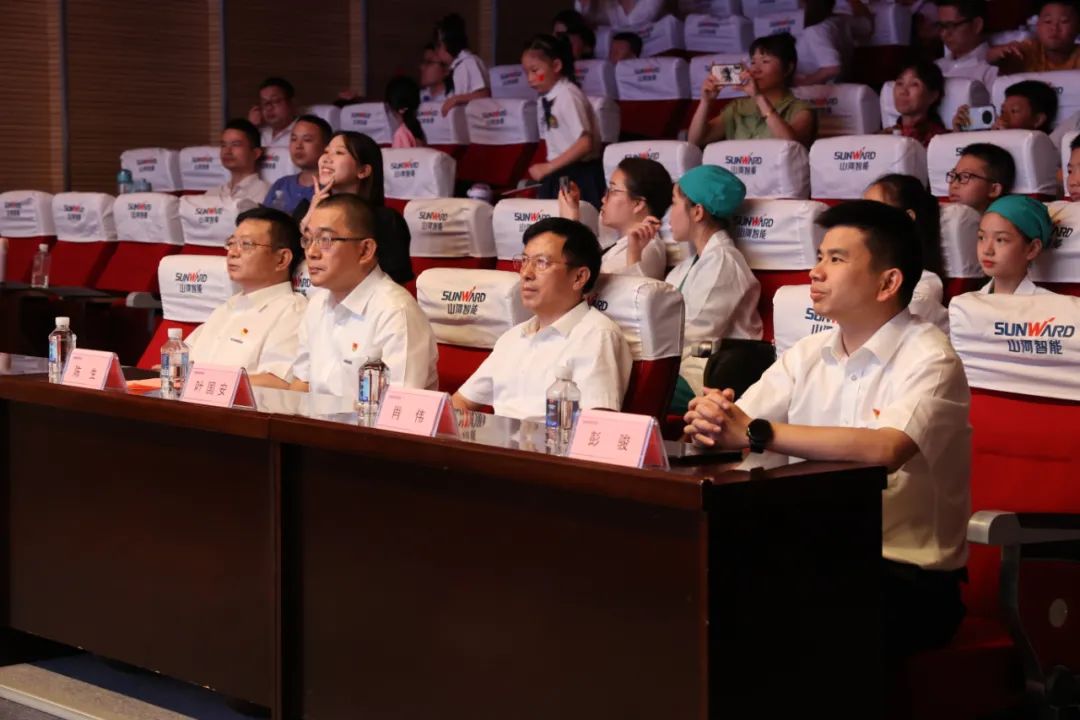 繽紛“暑”假，不負(fù)所“托”！山河智能職工子女暑期托管班結(jié)業(yè)啦