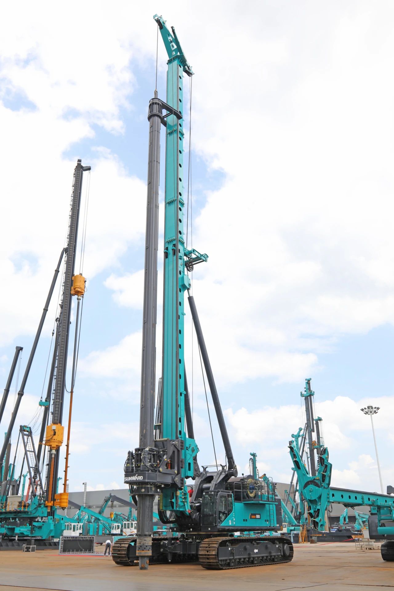 “破紀(jì)錄王者”再出征！山河智能SWDM800旋挖鉆機(jī)成功交機(jī)